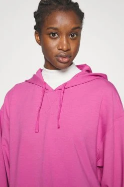 Nike Performance Hoodie - Hoodie - Cosmic Fuchsia -Gant shop 6a4386c392374d46925b492bf54e1467 scaled