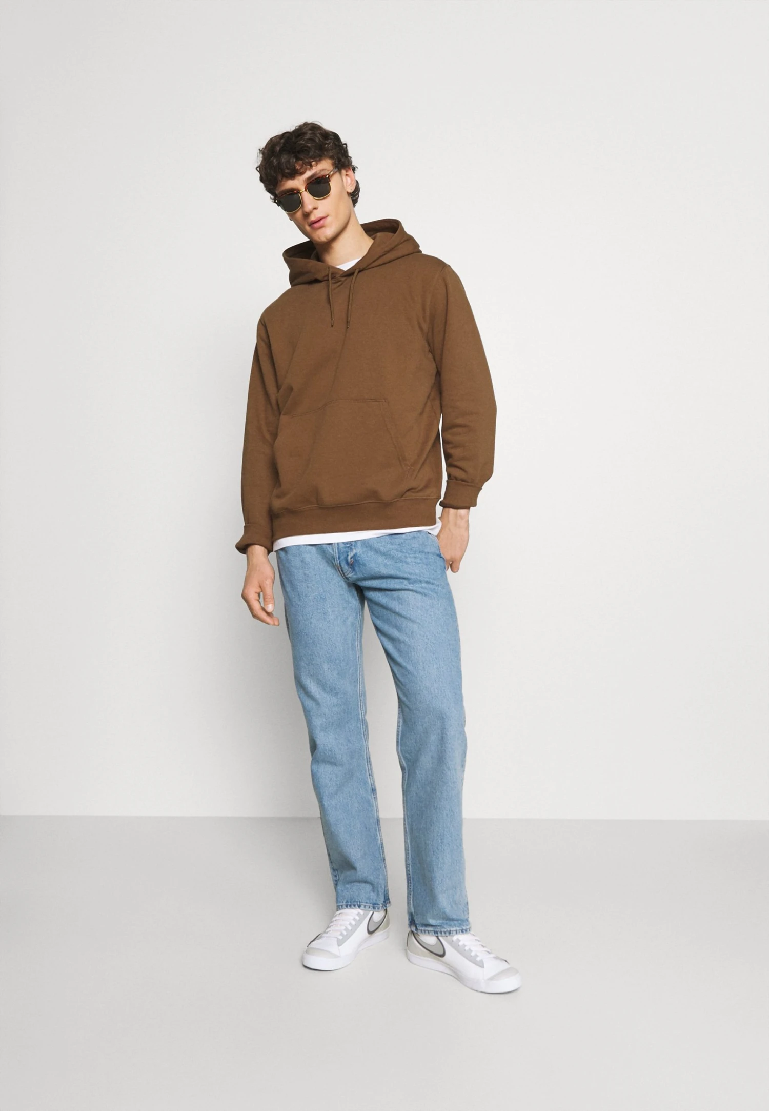 WEEKDAY Standard Hoodie - Sweatshirt - Brown 4 WEEKDAY Standard Hoodie - Sweatshirt - Brown - Bilde 2