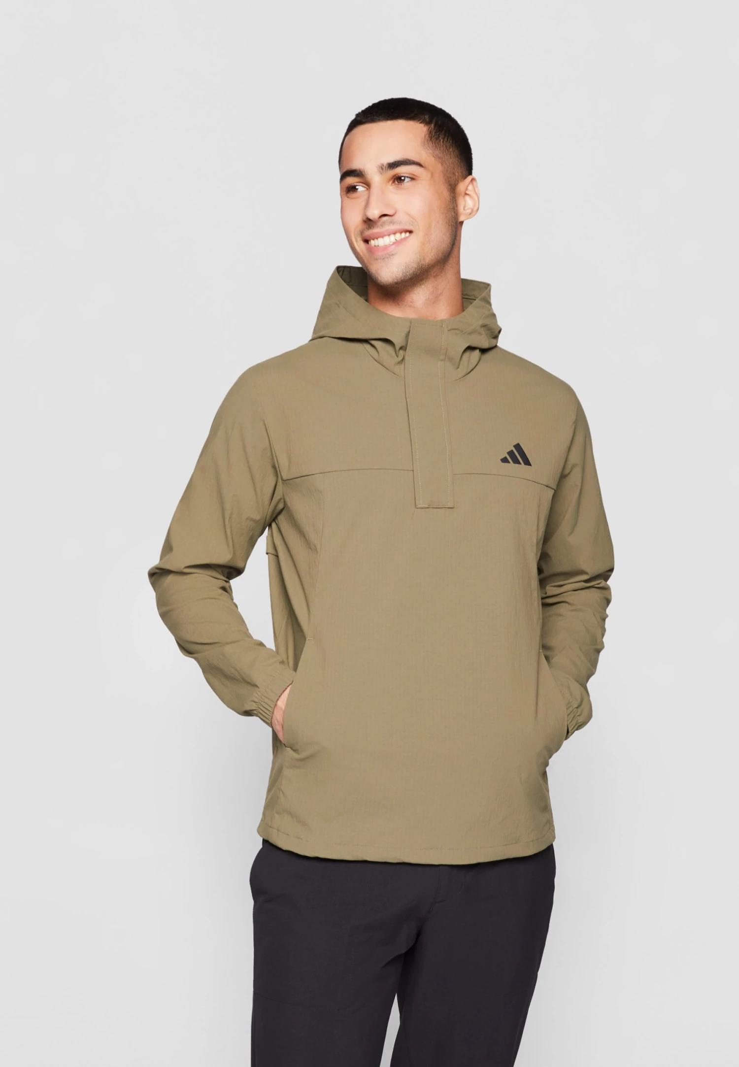 Adidas Golf Mens Ripstop Quarter Zip Hoodie - Hardshell Jacket - Olive Strata 5 Adidas Golf Mens Ripstop Quarter Zip Hoodie - Hardshell Jacket - Olive Strata - Bilde 3