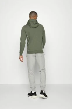 Lyle & Scott Hoodie With Contrast Piping - Hoodie - Cactus Green 11 Lyle & Scott Hoodie With Contrast Piping - Hoodie - Cactus Green -Gant shop 6dc5b8b1c5eb4889a807da4bb2ed5b3e scaled