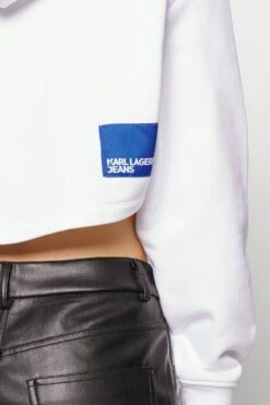 Karl Lagerfeld Jeans Cropped Hoodie - Sweatshirt - White 13 Karl Lagerfeld Jeans Cropped Hoodie - Sweatshirt - White -Gant shop 6fe0d29ad7c741b79672174599987c23 scaled