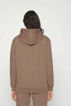 Calvin Klein Minimal Logo Hoodie - Sweatshirt - City Taupe -Gant shop 762515876e4346fdaef78a34cb60f02a scaled