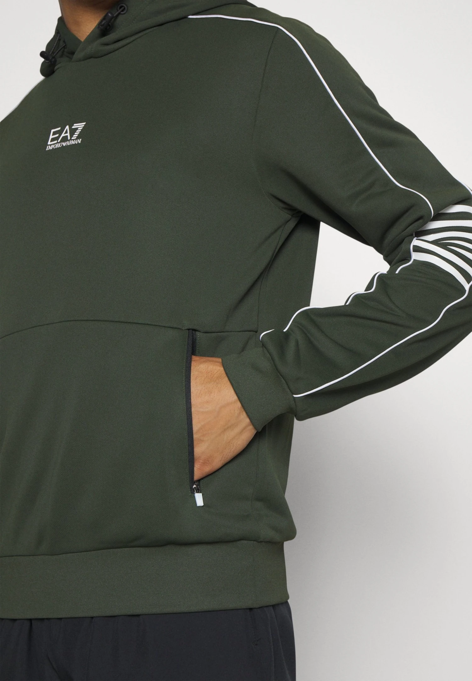 EA7 Emporio Armani Train Core Hoodie - Hoodie - Duffel Bag 6 EA7 Emporio Armani Train Core Hoodie - Hoodie - Duffel Bag - Bilde 4
