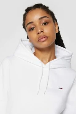 Tommy Jeans Regular Hoodie - Hoodie - White -Gant shop 77c59cb3d9204bceb36f9afb4adfc657 scaled