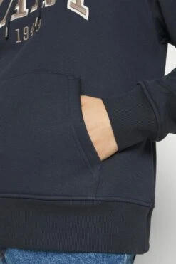 Gant Rel Logo Hoodie - Sweatshirt - Evening Blue -Gant shop 843d5214022d4bd1a5c760b0ddbd2ccd scaled