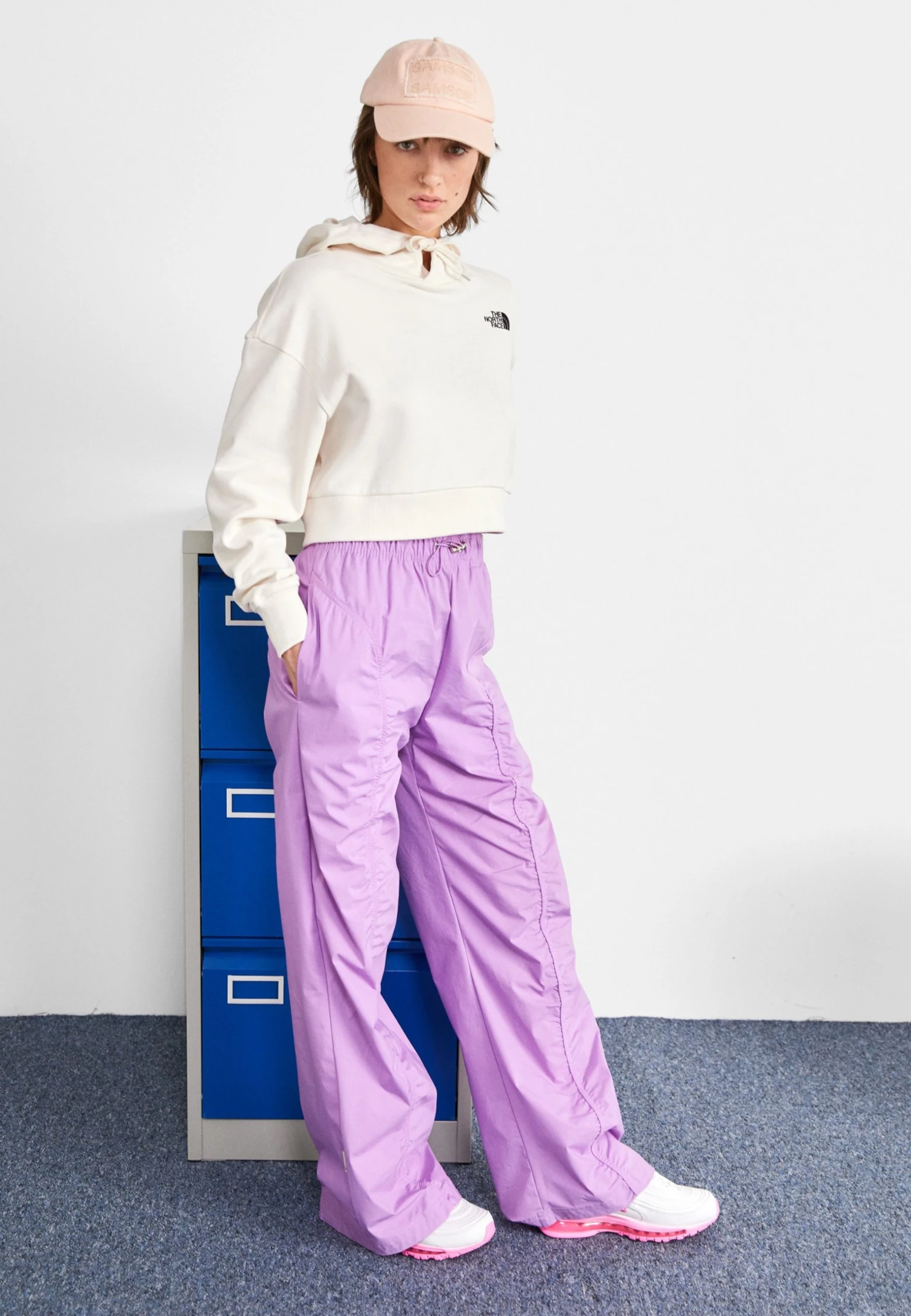 The North Face Trend Crop Hoodie - Hoodie - Gardenia White 4 The North Face Trend Crop Hoodie - Hoodie - Gardenia White - Bilde 2