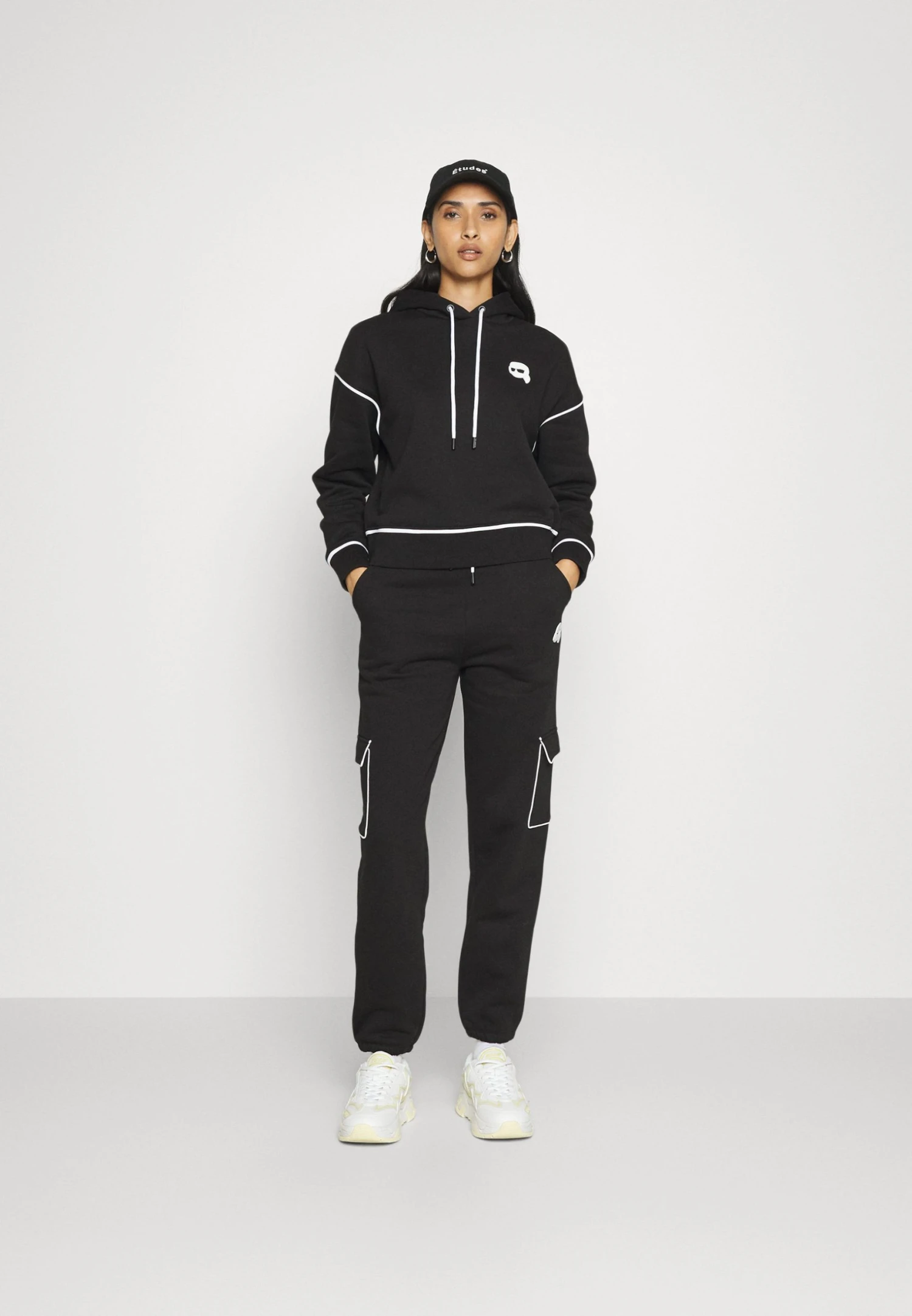 KARL LAGERFELD Ikonik Hoodie - Sweatshirt - Black 4 KARL LAGERFELD Ikonik Hoodie - Sweatshirt - Black - Bilde 2