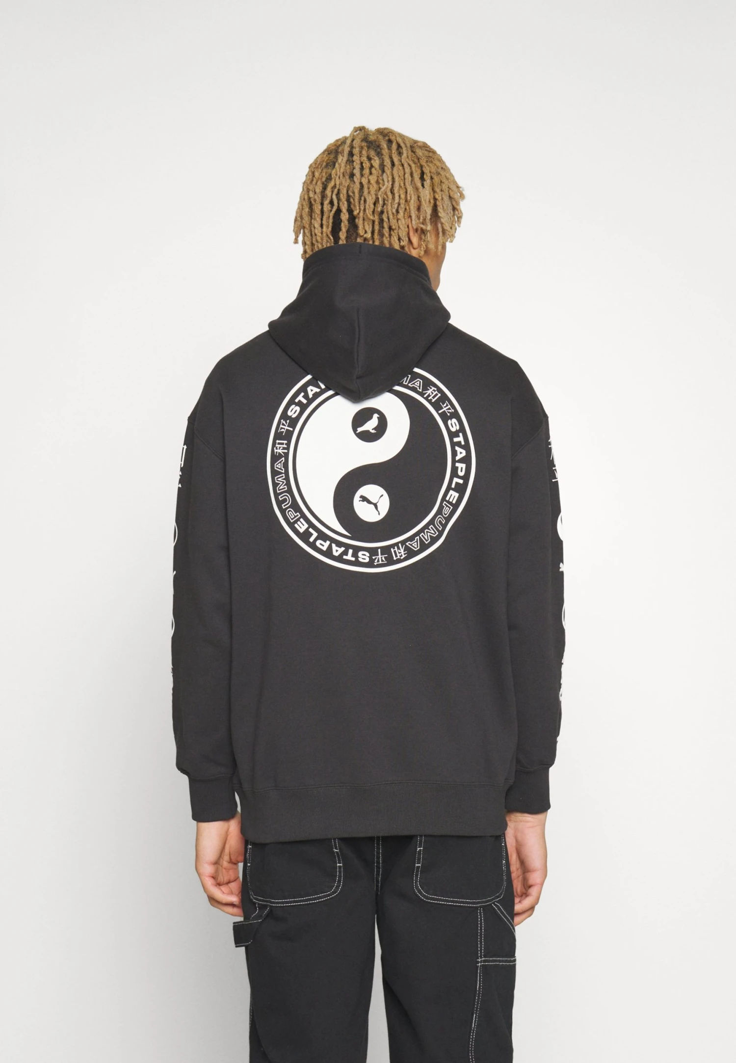 Puma Staple Graphic Hoodie - Sweatshirt - Black 6 Puma Staple Graphic Hoodie - Sweatshirt - Black - Bilde 4