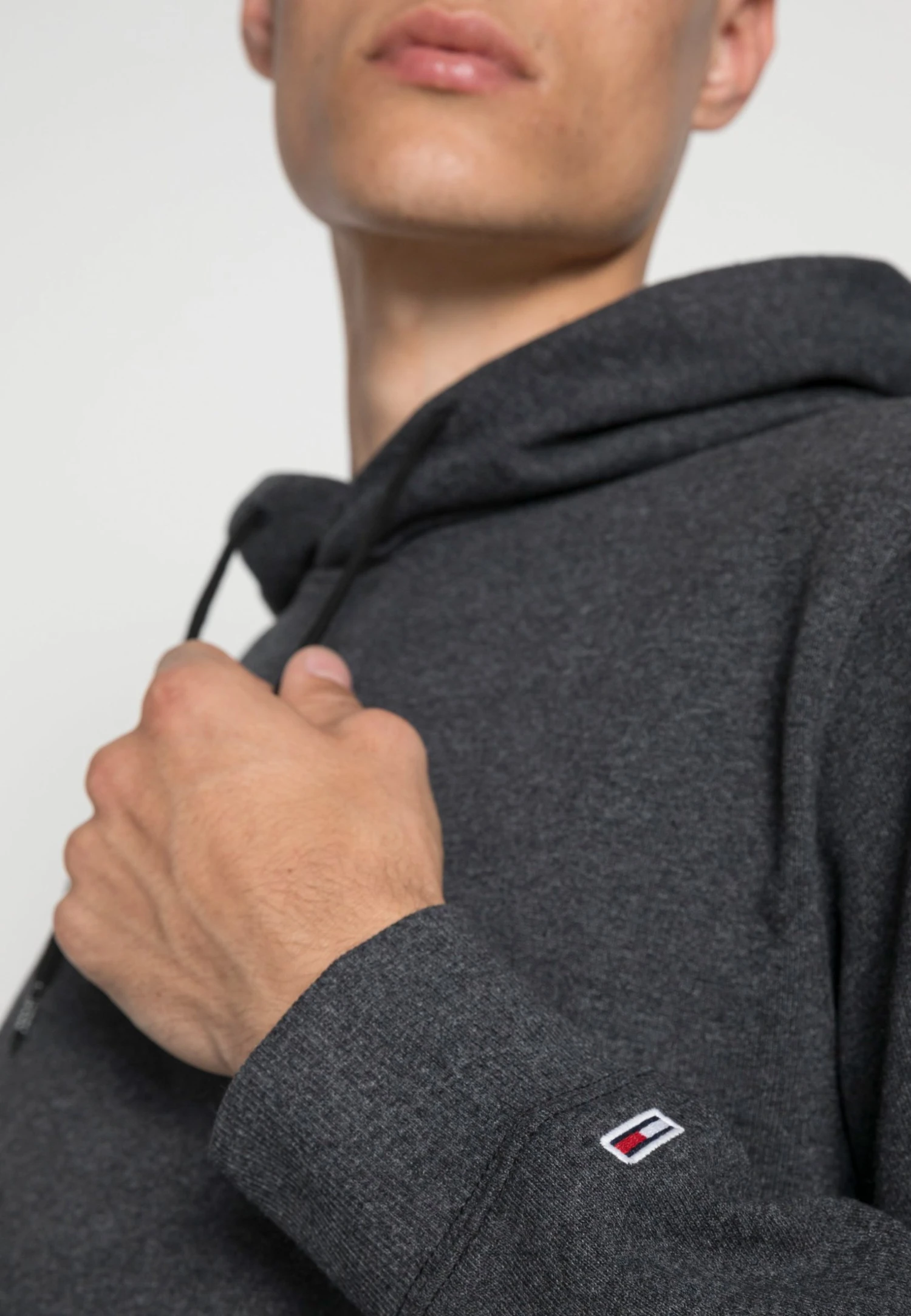 Tommy Jeans Straight Logo Hoodie - Hoodie - Black 7 Tommy Jeans Straight Logo Hoodie - Hoodie - Black - Bilde 5