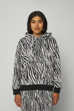 Adidas Originals Hoodie - Sweatshirt - Cloud White/Black 12 Adidas Originals Hoodie - Sweatshirt - Cloud White/Black -Gant shop 8b799dbb80c44f86a6fb7159e050e171 scaled