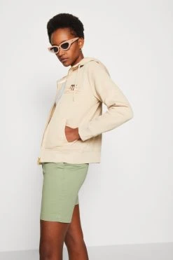 Gant Archive Shield Full Zip Hoodie - Sweatjakke - Dry Sand -Gant shop 8cea2947907f48ac9f93e372d3001d75 scaled