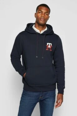 Tommy Hilfiger Essential Monogram Hoody - Hoodie - Desert Sky -Gant shop 8e3e4eb2911346e48bd09f6698351eb7 scaled