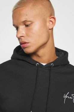 YOURTURN Bold Script Hoodie Unisex - Sweatshirt - Black -Gant shop 9226ebdd10c843e99da9db87ba0dc882 scaled