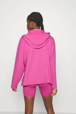 Nike Performance Hoodie - Hoodie - Cosmic Fuchsia -Gant shop 93b0e88a6e15464d8e3038b5b3ec2e85 scaled