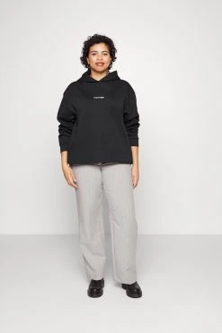 Calvin Klein Micro Logo Hoodie - Sweatshirt - Black -Gant shop 94289314343d41d6a06dd2d2a012ceaf scaled