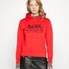 Coach Evergreen Horse And Carriage Hoodie - Hoodie - Sport Red 1 Coach Evergreen Horse And Carriage Hoodie - Hoodie - Sport Red -Gant shop 9937b493dc784d1e8d3a7a25236b674b