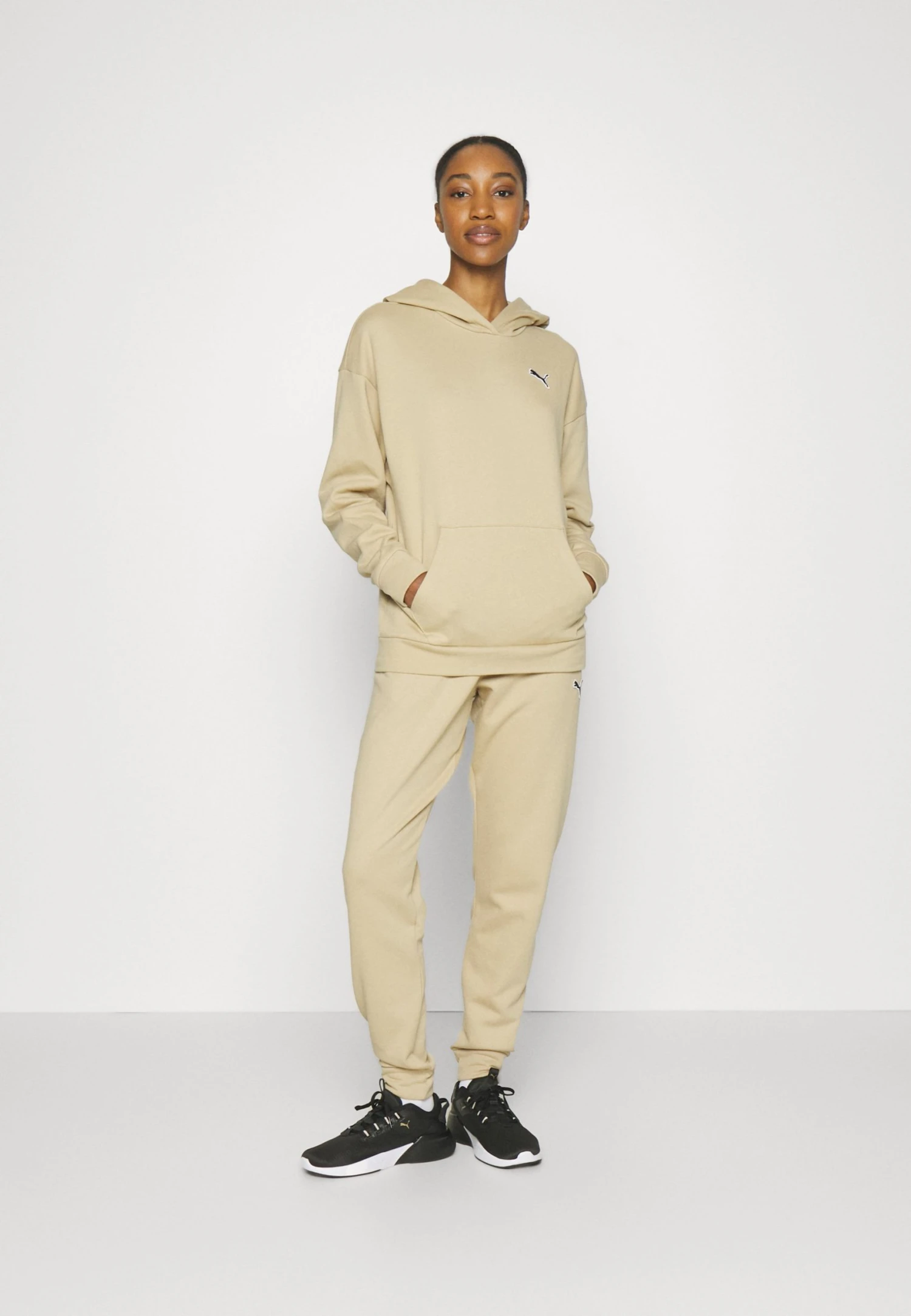 Puma Better Essentials Hoodie - Sweatshirt - Sand Dune 4 Puma Better Essentials Hoodie - Sweatshirt - Sand Dune - Bilde 2