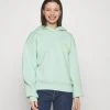 Gina Tricot Petite Milo Hoodie - Hoodie - Mist Green -Gant shop 9d3dfea2954c41efbb8b33c1bb7e6614