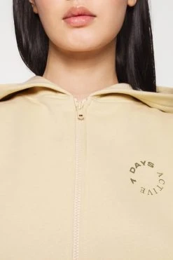 7 Days Active Cropped Hoodie - Sweatjakke - Mojave Desert -Gant shop 9dd84cdfa1e0464ebc349551e07a5c9a scaled