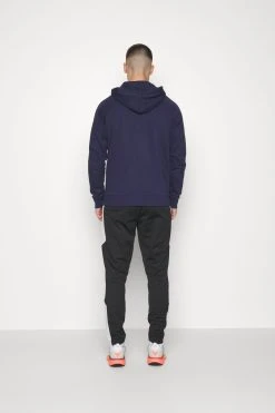 Under Armour Rival Hoodie - Hoodie - Midnight Navy/White 12 Under Armour Rival Hoodie - Hoodie - Midnight Navy/White -Gant shop 9e708f7ef9074e54abf9301de15b2050 scaled