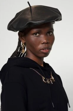 Hoodie - Black -Gant shop a082808adb7a4c44af1f995f7305608d scaled