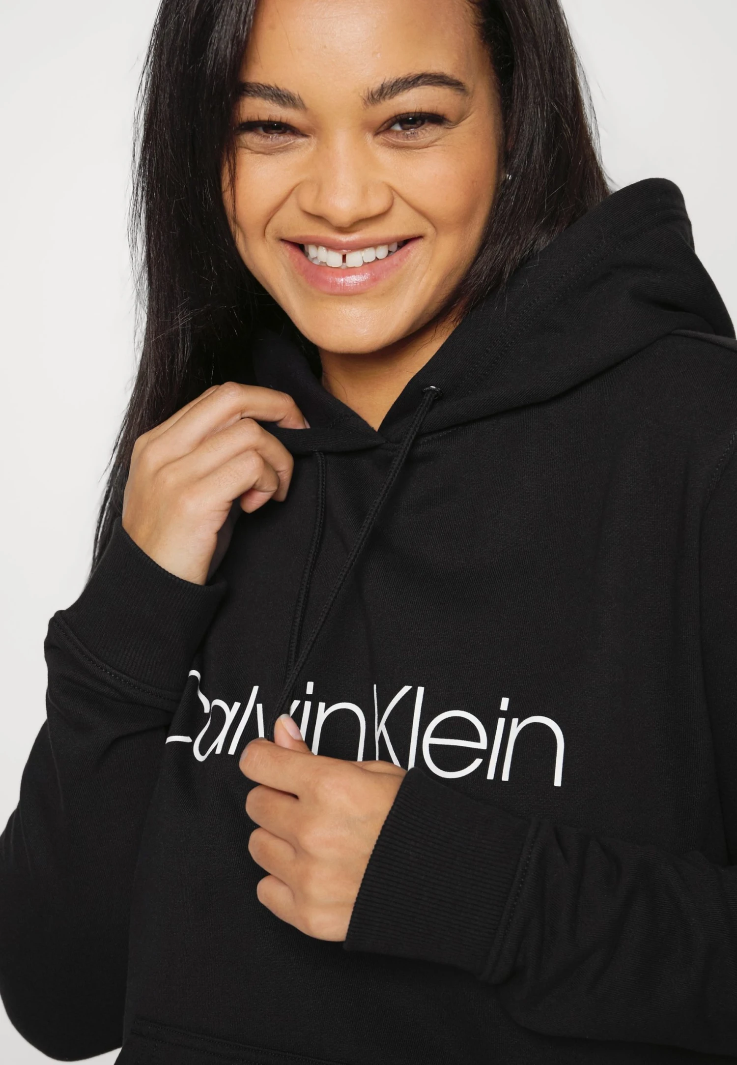 Calvin Klein Inclusive Core Logo Hoodie - Sweatshirt - Black 6 Calvin Klein Inclusive Core Logo Hoodie - Sweatshirt - Black - Bilde 4