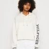 Tommy Hilfiger Monotype Slv Crop - Hoodie - Weathered White -Gant shop a8ca21e320d8400a924116bd15d5c36e