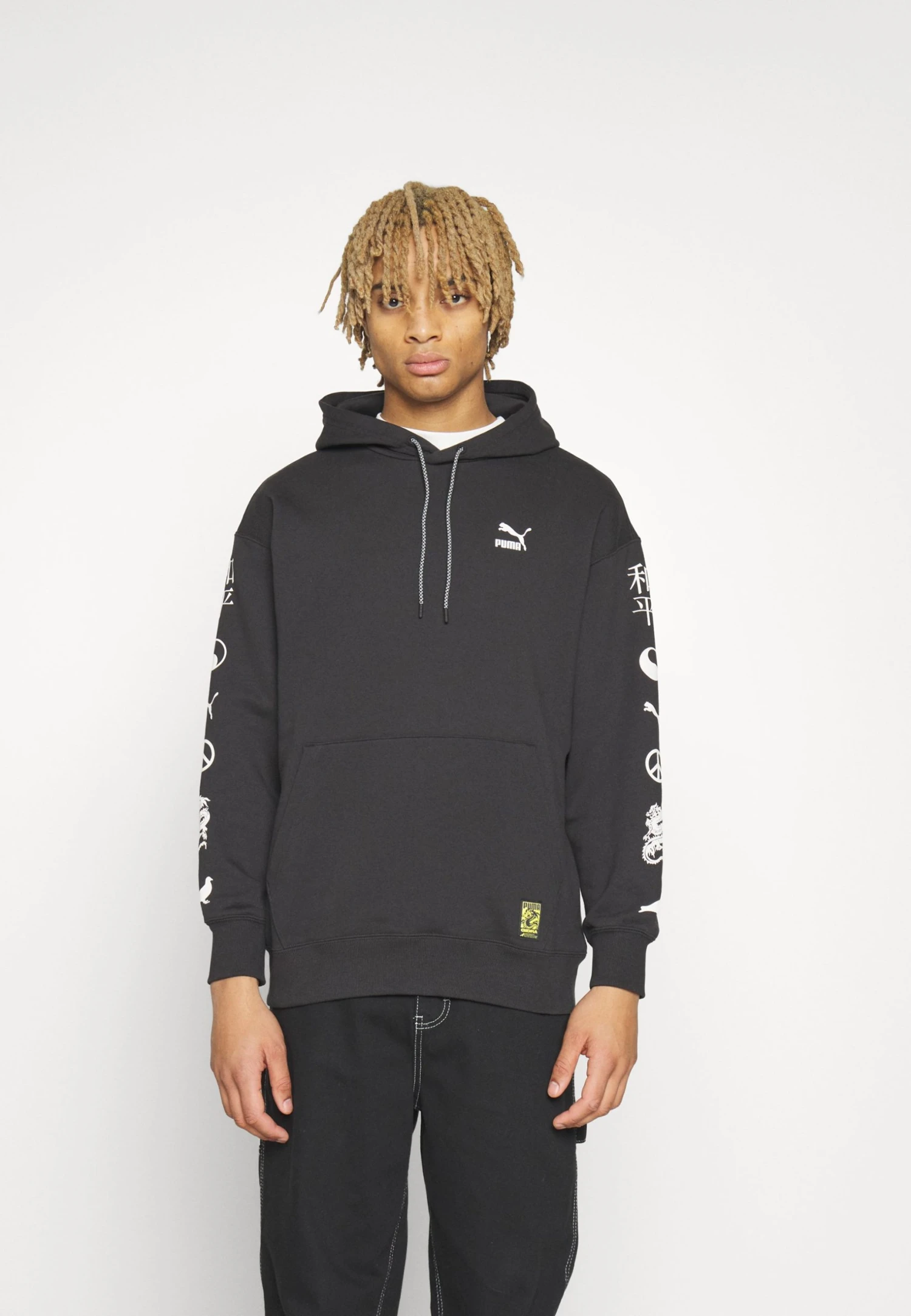 Puma Staple Graphic Hoodie - Sweatshirt - Black 5 Puma Staple Graphic Hoodie - Sweatshirt - Black - Bilde 3