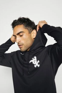 Nike Performance Chicago White Sox Wordmark Therma Performance - Hoodie - Black 11 Nike Performance Chicago White Sox Wordmark Therma Performance - Hoodie - Black -Gant shop ab1f0aa697cf4f26b610963786e0733d scaled