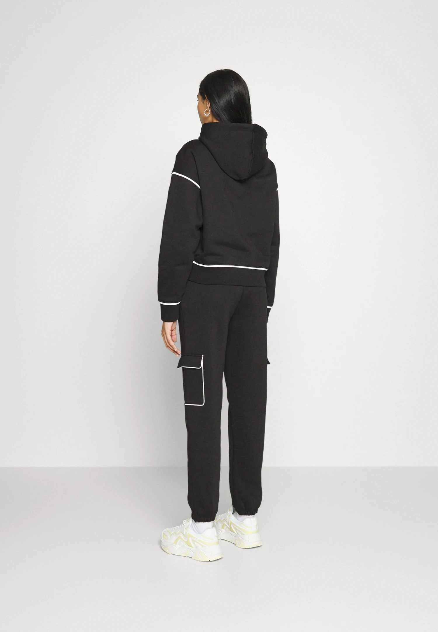 KARL LAGERFELD Ikonik Hoodie - Sweatshirt - Black 5 KARL LAGERFELD Ikonik Hoodie - Sweatshirt - Black - Bilde 3