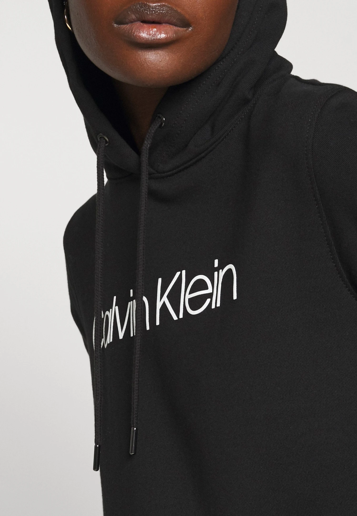 Calvin Klein Core Logo Hoodie - Hoodie - Black 8 Calvin Klein Core Logo Hoodie - Hoodie - Black - Bilde 6