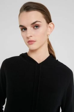 Davida Cashmere Front Pocket Hoodie - Hoodie - Black -Gant shop b18bdf460c6746659c560ac37db8aa3e scaled