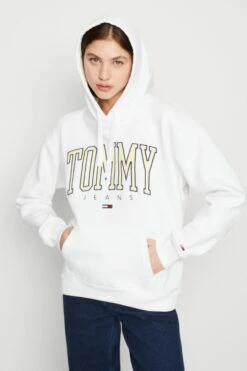 Tommy Jeans Pop Collegiate Hoodie - Sweatshirt - White/June Iris 11 Tommy Jeans Pop Collegiate Hoodie - Sweatshirt - White/June Iris -Gant shop b2a45ed0889945dda129bac5cb33f662 scaled