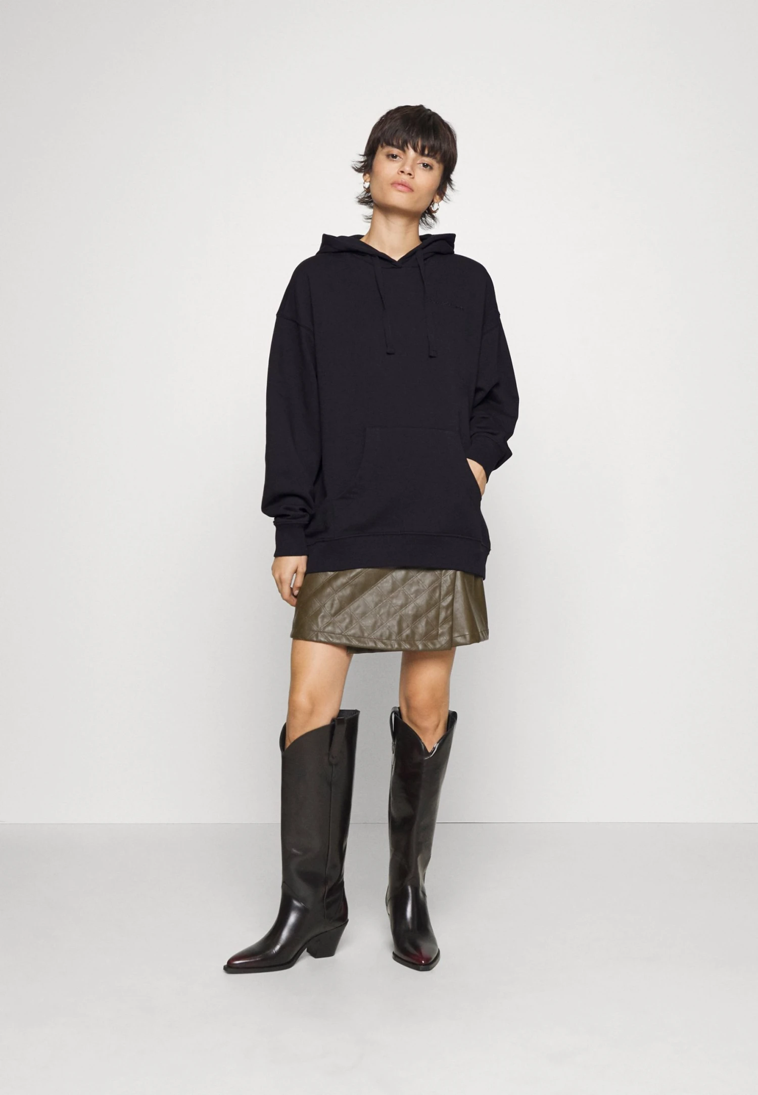 COLOURFUL REBEL Moon Oversized Hoodie - Sweatshirt - Black 4 COLOURFUL REBEL Moon Oversized Hoodie - Sweatshirt - Black - Bilde 2