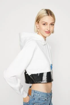 Karl Lagerfeld Jeans Cropped Big Logo Hoodie - Sweatshirt - White -Gant shop b46af97705684272acc0e2d9e6a2b523 scaled