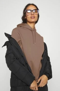Calvin Klein Minimal Logo Hoodie - Sweatshirt - City Taupe -Gant shop b553d13601574b0eb3e5bd38b338dc4f scaled