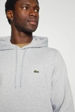 Lacoste Unisex - Hoodie - Argent Chine -Gant shop b8d3cef8f2dd4fdcaefe68d59d5e4a7a scaled