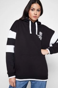 Tommy Jeans Collegiate 85 Hoodie - Hoodie - Black -Gant shop baaea97edd5c4fa98781ea8c024c2ec0 scaled