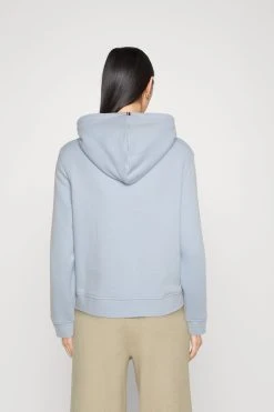 Tommy Hilfiger Mini Corp Logo Hoodie - Sweatshirt - Breezy Blue 10 Tommy Hilfiger Mini Corp Logo Hoodie - Sweatshirt - Breezy Blue -Gant shop bb5755273c824da4abc4ae2325a7de06 scaled
