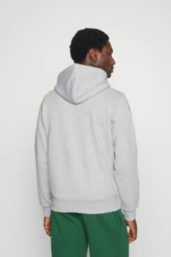 Lacoste Unisex - Hoodie - Argent Chine -Gant shop cb3fbe99964a4a048cd8ad9ae591e107 scaled