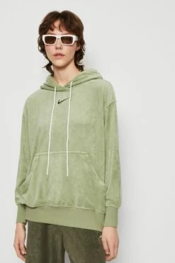 Nike Sportswear Hoodie - Sweatshirt - Oil Green/Cargo Khaki -Gant shop d19e0a6a8b144c698b820df7a07acc73 scaled