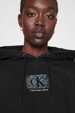 Calvin Klein Jeans Printed Box Cropped Hoodie - Hoodie - Black 13 Calvin Klein Jeans Printed Box Cropped Hoodie - Hoodie - Black -Gant shop d7a74dd5ff094f2b92bca497d9977c48 scaled
