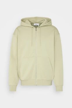 WEEKDAY Zip Hoodie - Sweatjakke - Dusty Green -Gant shop d86b5c16c33841e6950b1cad87ebe34f scaled