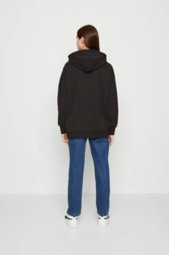 Puma Downtown Oversized Graphic - Hoodie - Black -Gant shop dacc537e1a444eeeb743a9da280f3e4a scaled