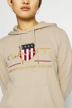 Gant Archive Shield Hoodie Dress - Kjole - Dry Sand -Gant shop db07886d4d764aa1a26b8c370ea01c11 scaled