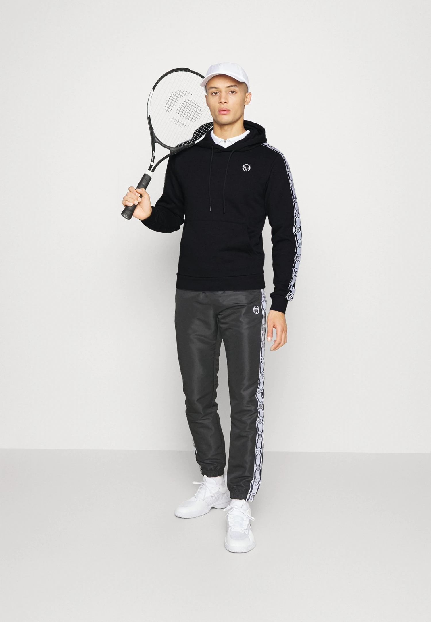 Sergio Tacchini Delaco Hoodie - Sweatshirt - Black/White 4 Sergio Tacchini Delaco Hoodie - Sweatshirt - Black/White - Bilde 2