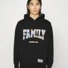 FAMILY FIRST Looney Tunes Hoodie Members Club - Hoodie - Black -Gant shop e2762a73c9ab4f31a85e09d0965f7a1c