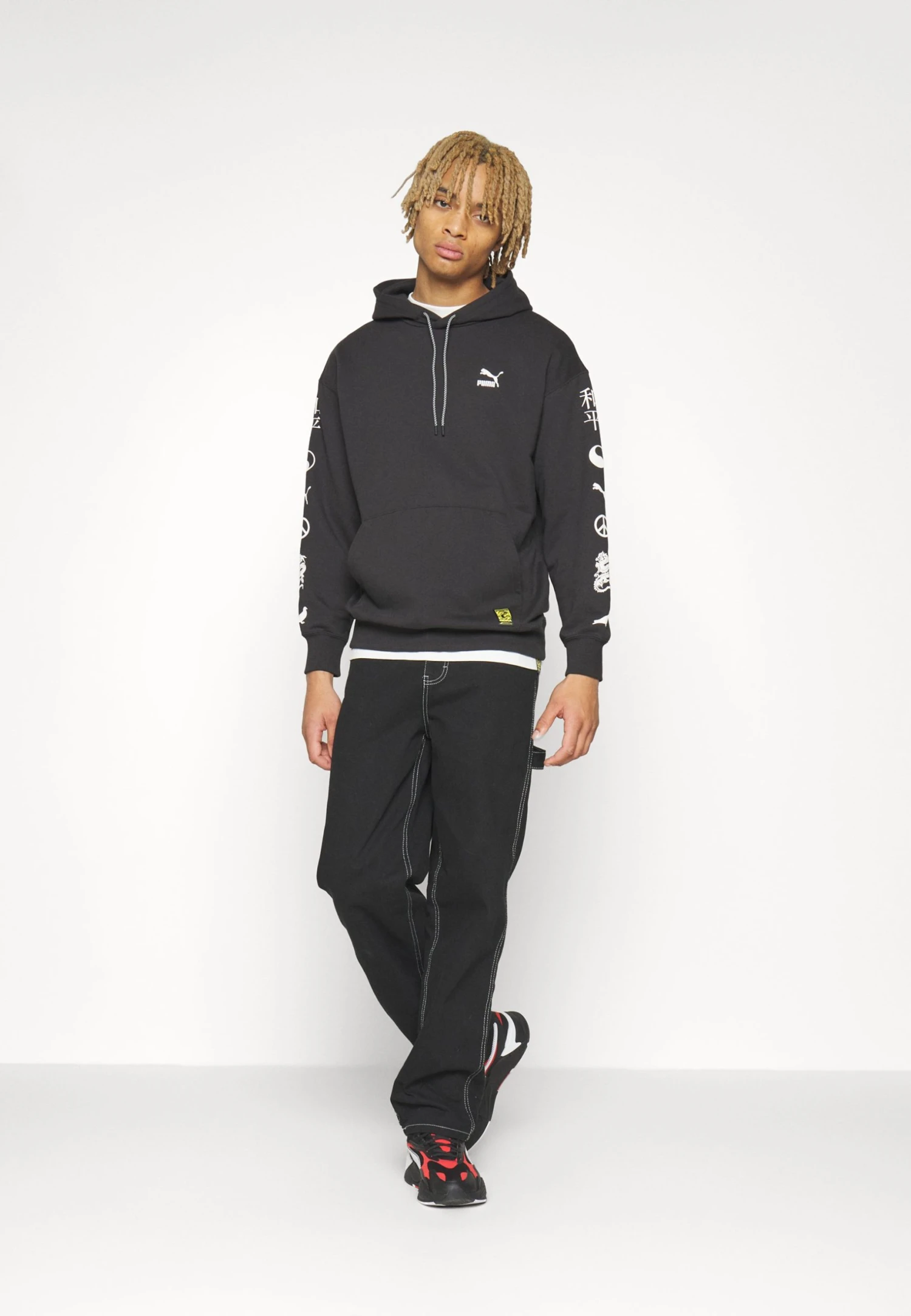 Puma Staple Graphic Hoodie - Sweatshirt - Black 7 Puma Staple Graphic Hoodie - Sweatshirt - Black - Bilde 5