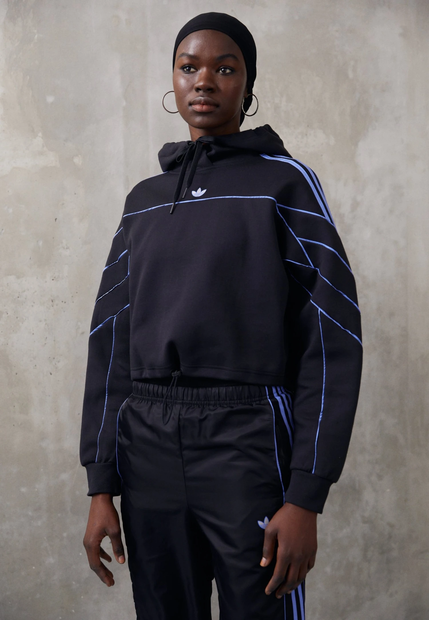 Adidas Originals Archive Cutline Cropped Hoodie - Sweatshirt - Black 3 Adidas Originals Archive Cutline Cropped Hoodie - Sweatshirt - Black