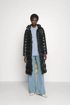 Blauer Basic Long Hoodie Jacket - Dunkåpe / -Frakk - Black -Gant shop e6b5572b0c114c18a955782db7931402 scaled